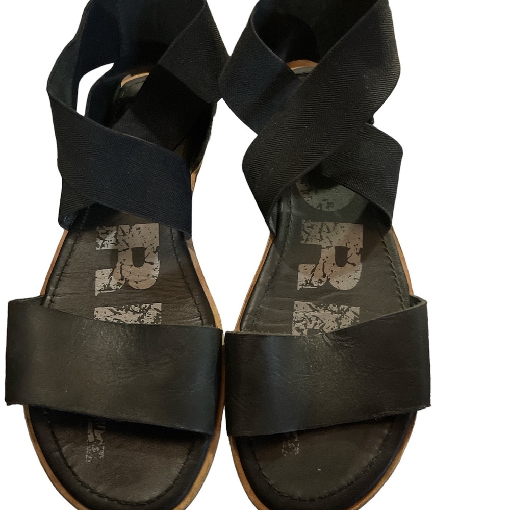 sorel sandals with elastic straps